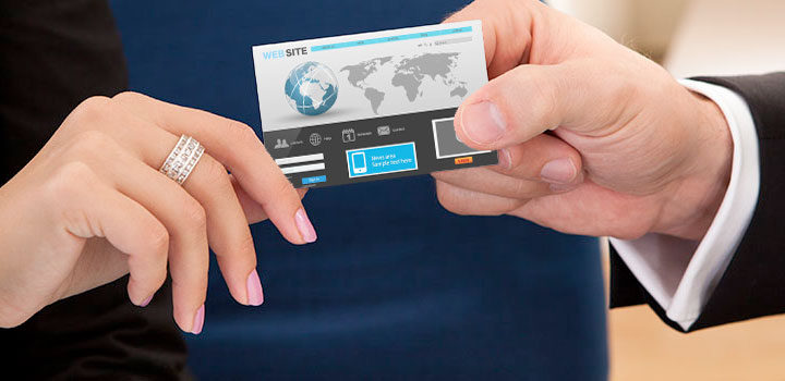 handing a digital business card